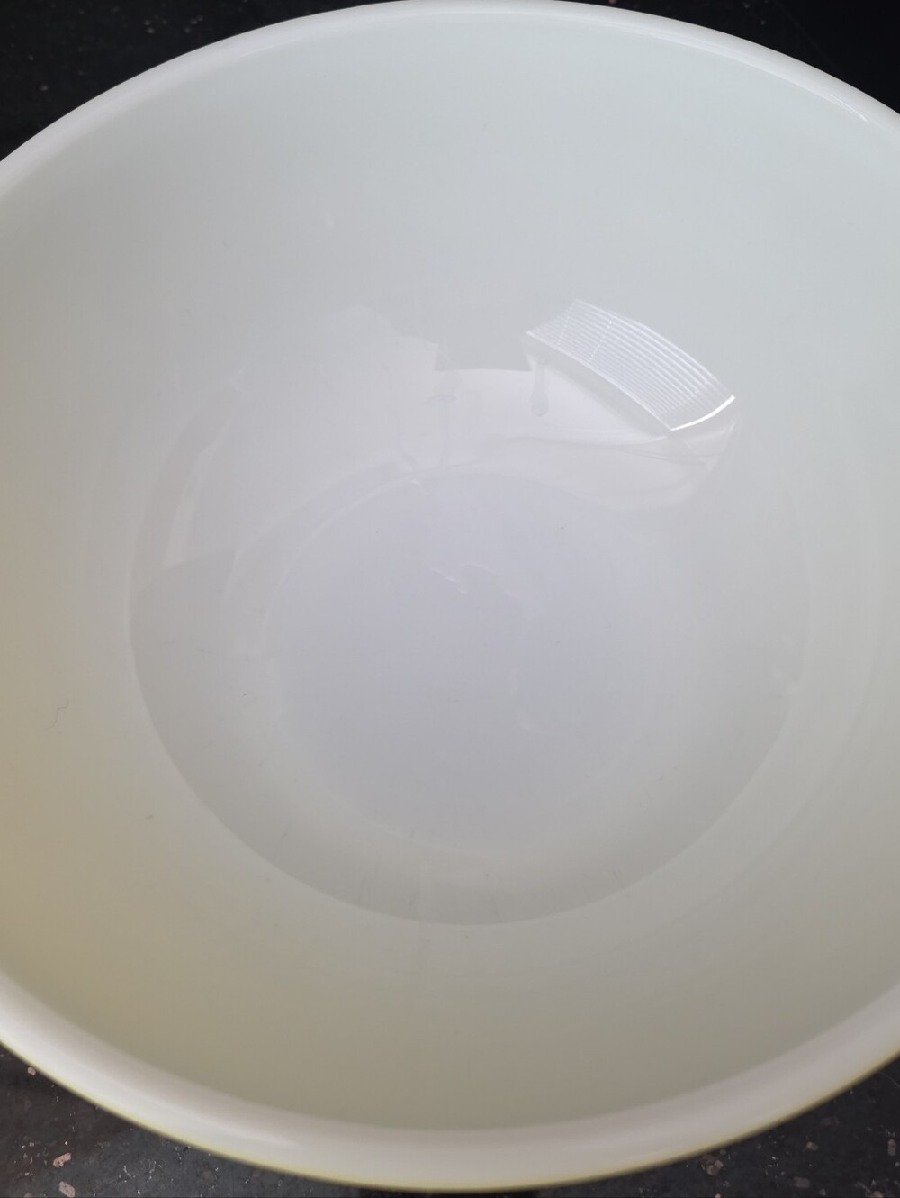 Vintage Pyrex Yellow Mixing Bowl 4 Quart - Picture 5 of 8